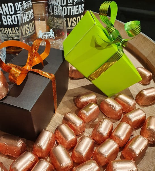 Coffrets cadeaux avec Cognac VSOP Band of 4 Brothers et chocolats, Maison Painturaud Frères